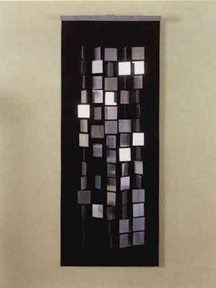 Continuel mobile argent sur noir by Julio Le Parc