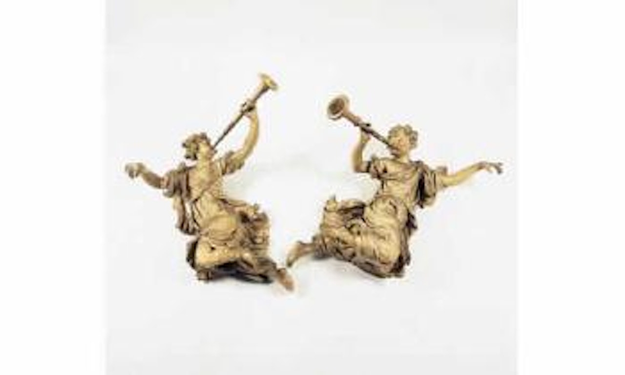 Deux anges sonnant les trompettes de la Renommee by French School