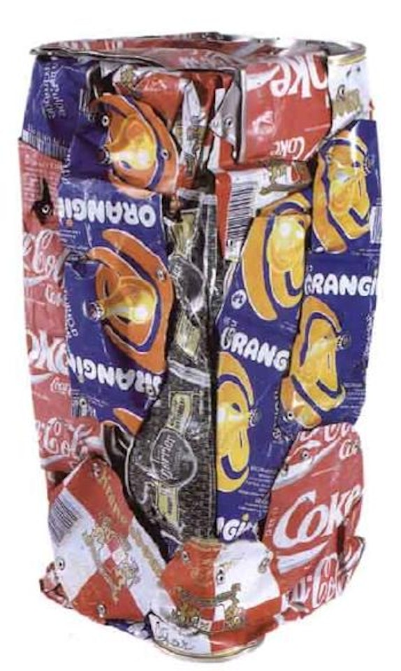 Accumulation de boites de Coca-Cola, Orangina, Perrier et Kronenbourg by César