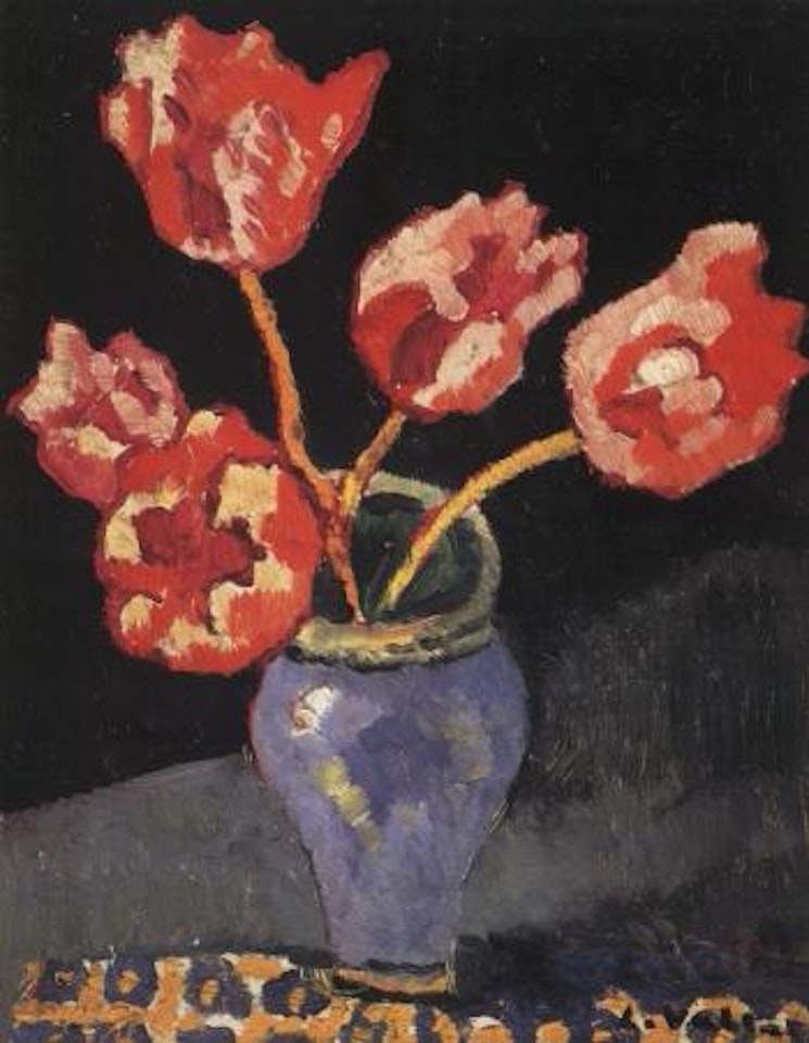 Vase bleu, tulipes rouges, fond noir by Louis Valtat
