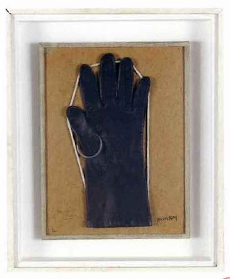 Le gant perdu by Man Ray