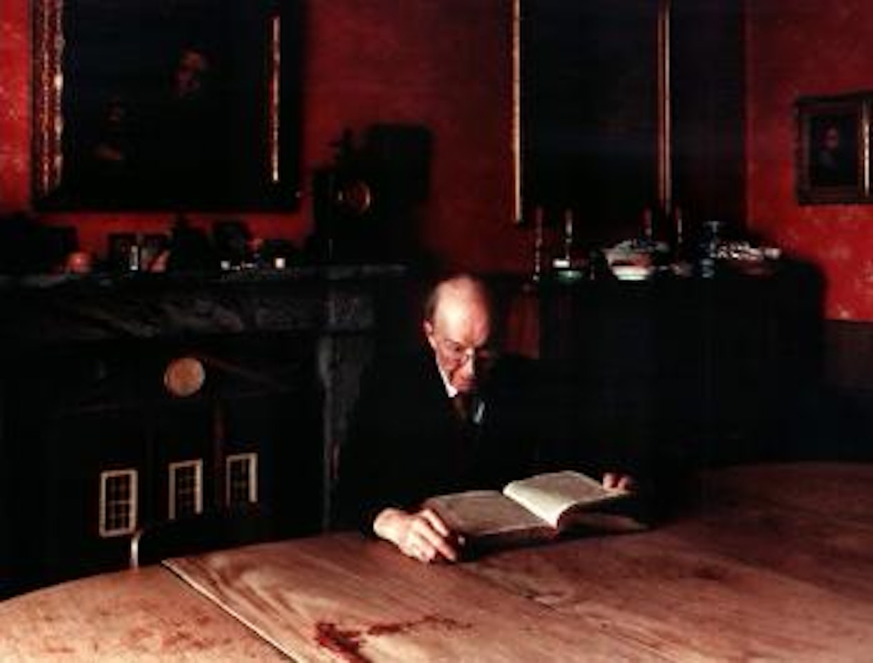 Giles Robertson, with book by Thomas Struth