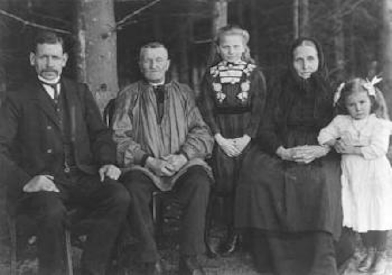 Bauergeneration by August Sander