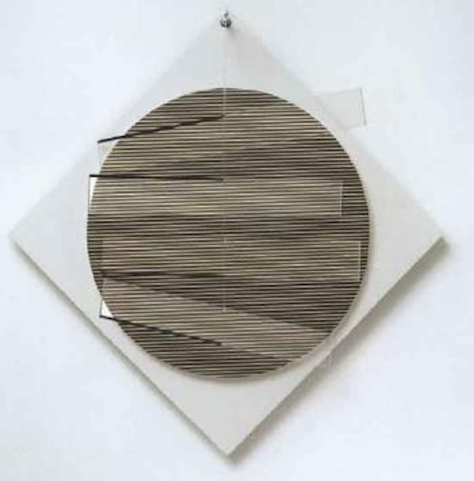 Cercle et carre by Jesus Rafael Soto