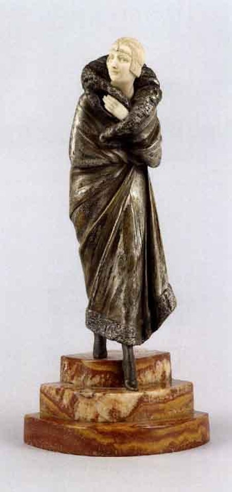 Jeune femme descendant des marches by Demetre Chiparus