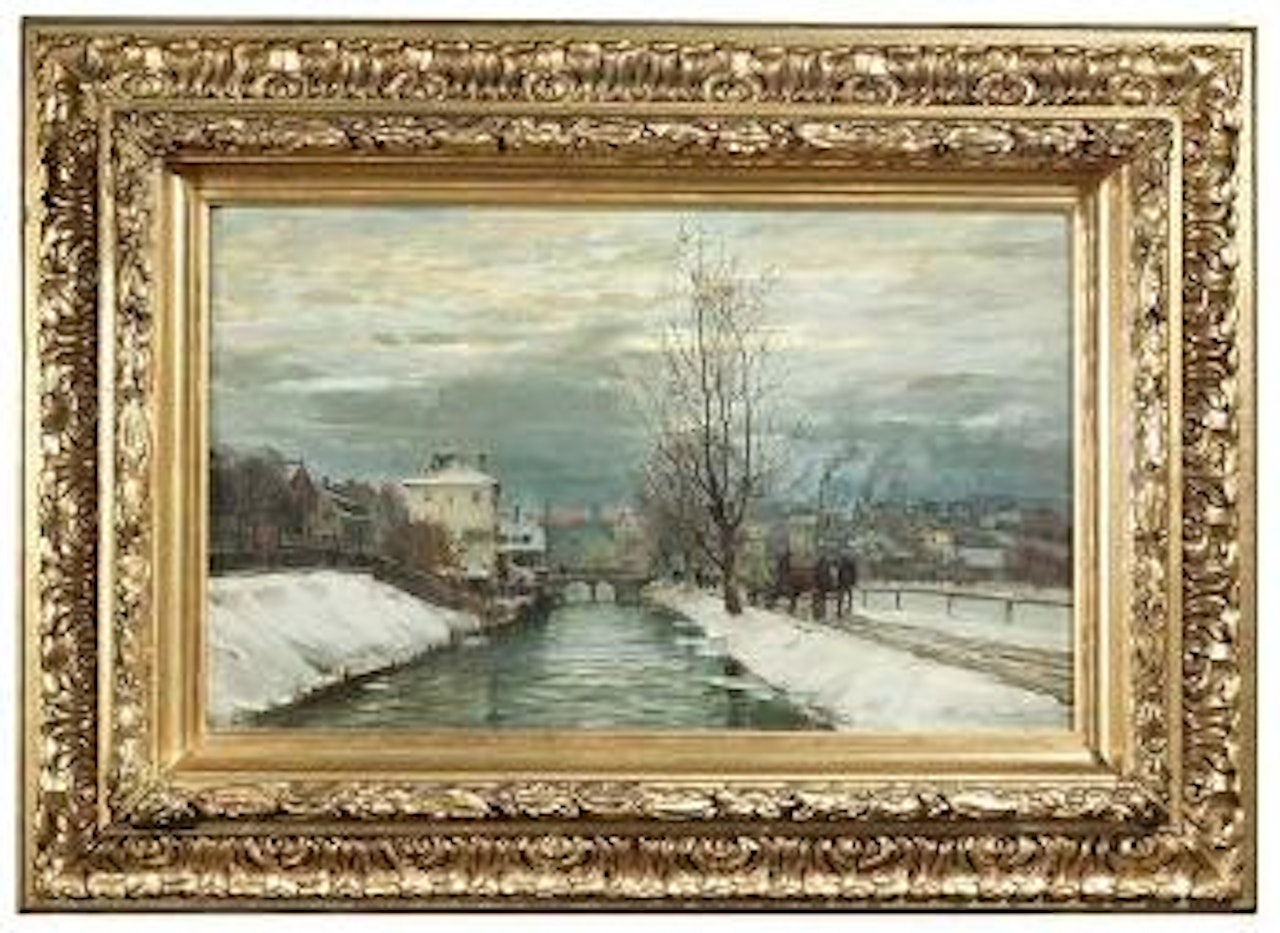 Winterlicher Kanal in einer Stadt mit Spaziergangern und Pferdefuhrwerk während der Abenddämmerung by Anders Andersen-Lundby