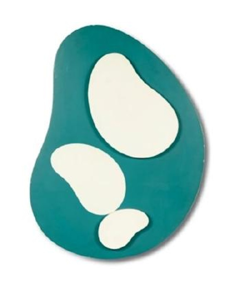 Constellation de formes blanches sur fond bleu clair by Jean Arp