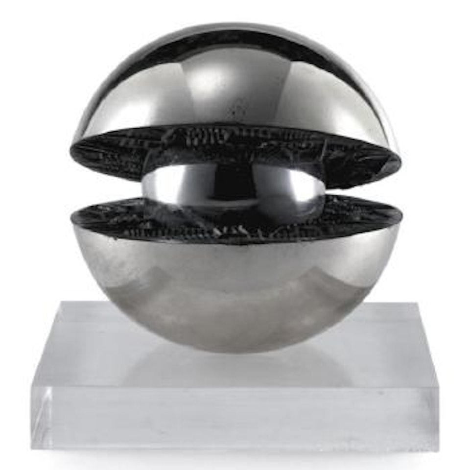 Rotante Con Sfera Interiore by Arnaldo Pomodoro