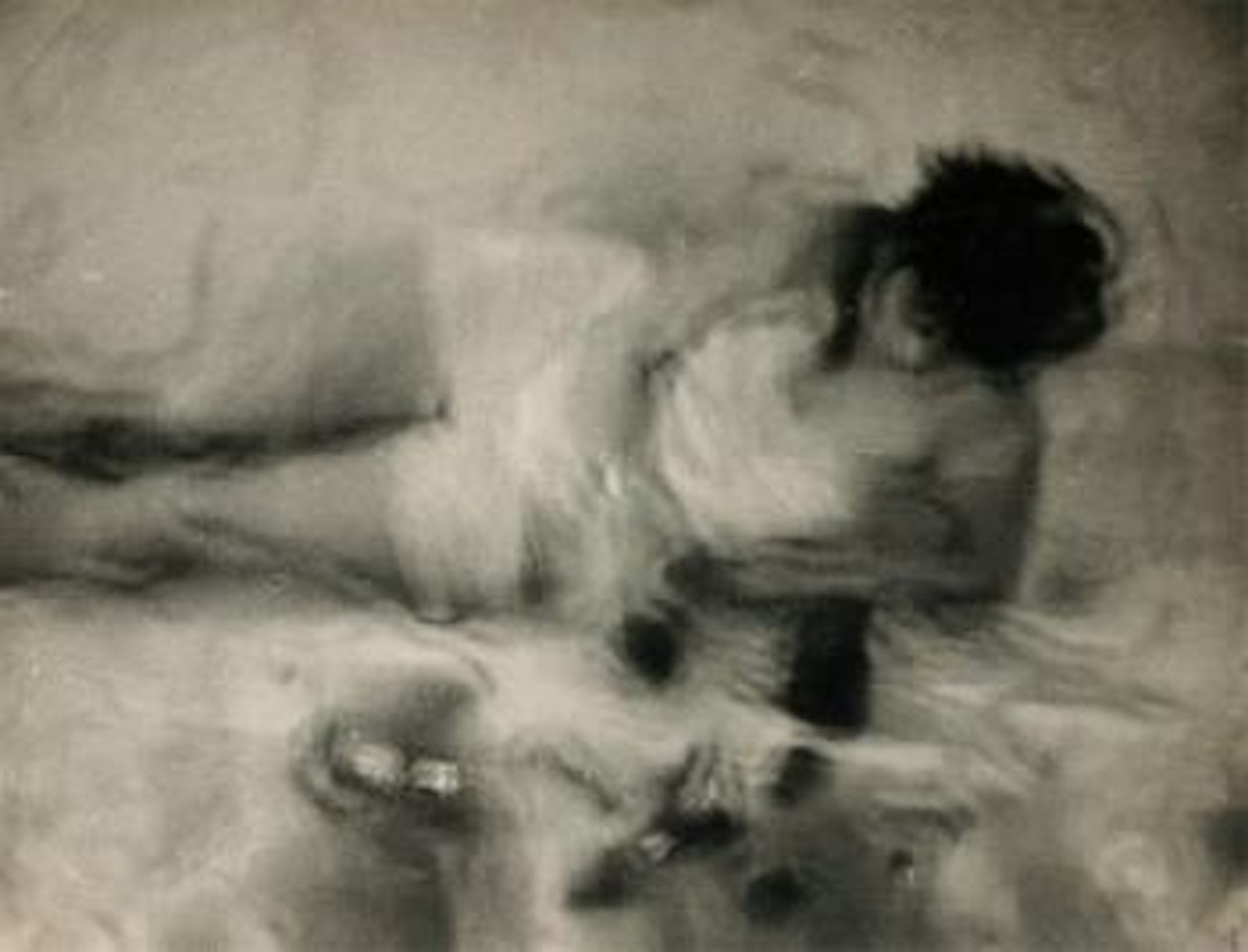 Sans titre (L'étoile de mer): Kiki de Montparnasse allongée… by Man Ray