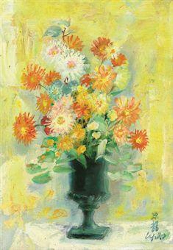 Fleurs dans le vase vert by Le Pho