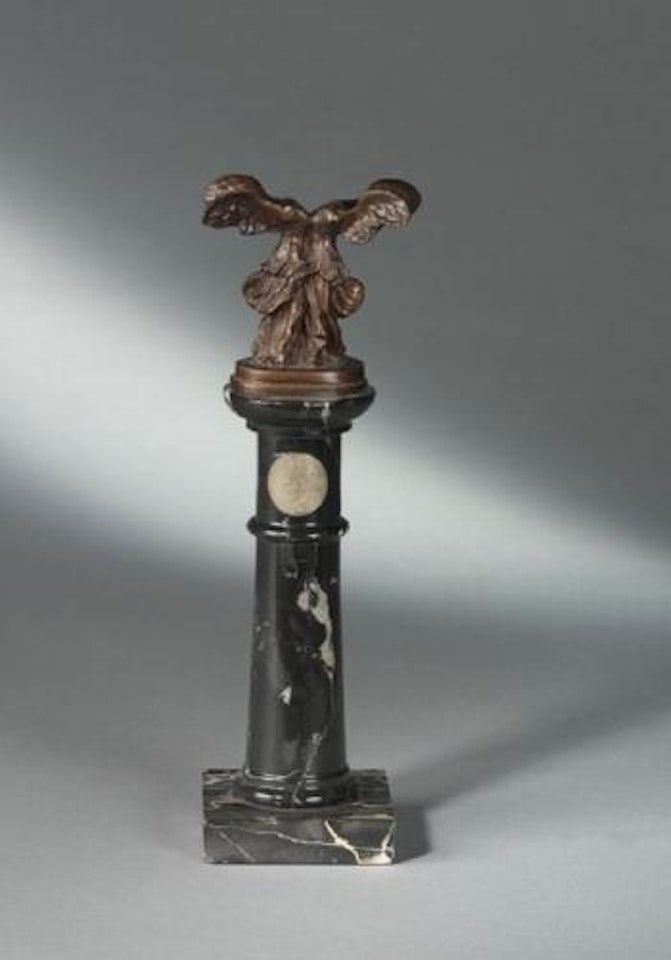 Double Victoire de Samothrace by Salvador Dali