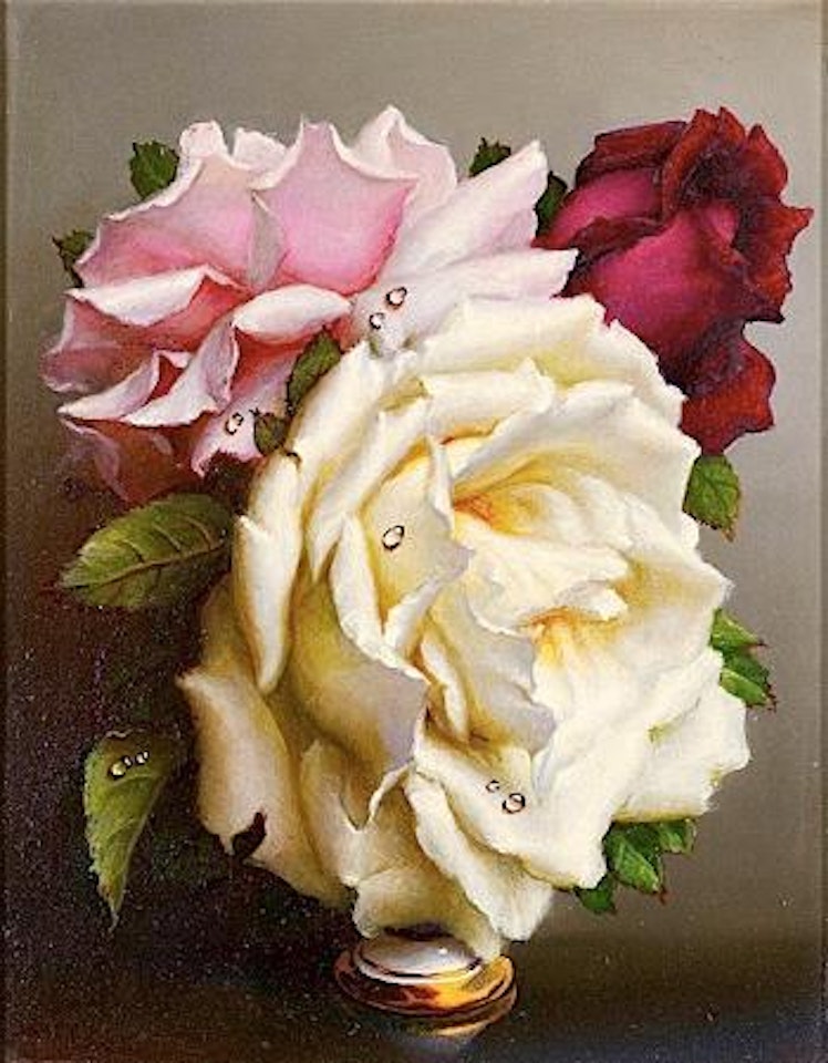 Vase de roses by Irene Klestova