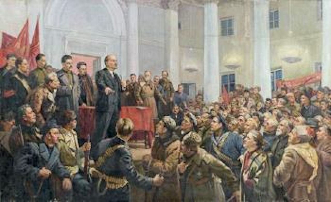 Lénine haranguant les foules by Russian School