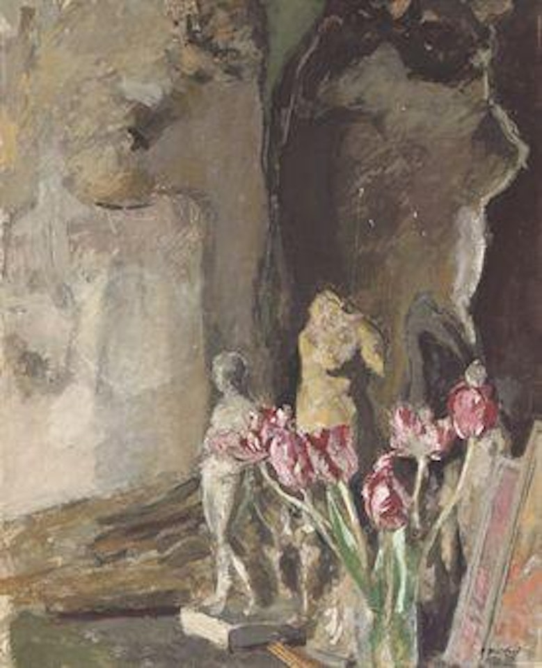 Tulipes et statuettes by Édouard Vuillard