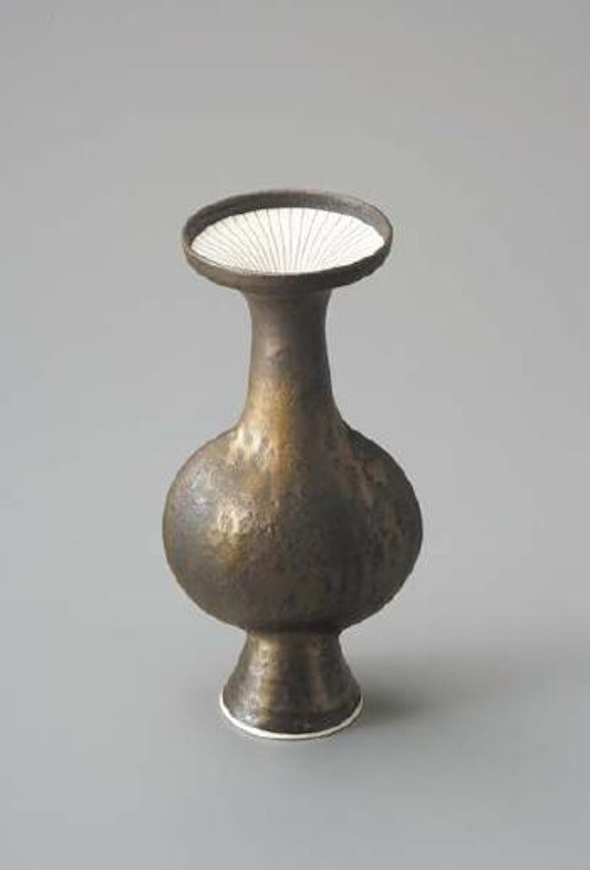 Flask bottle by Lucie Rie