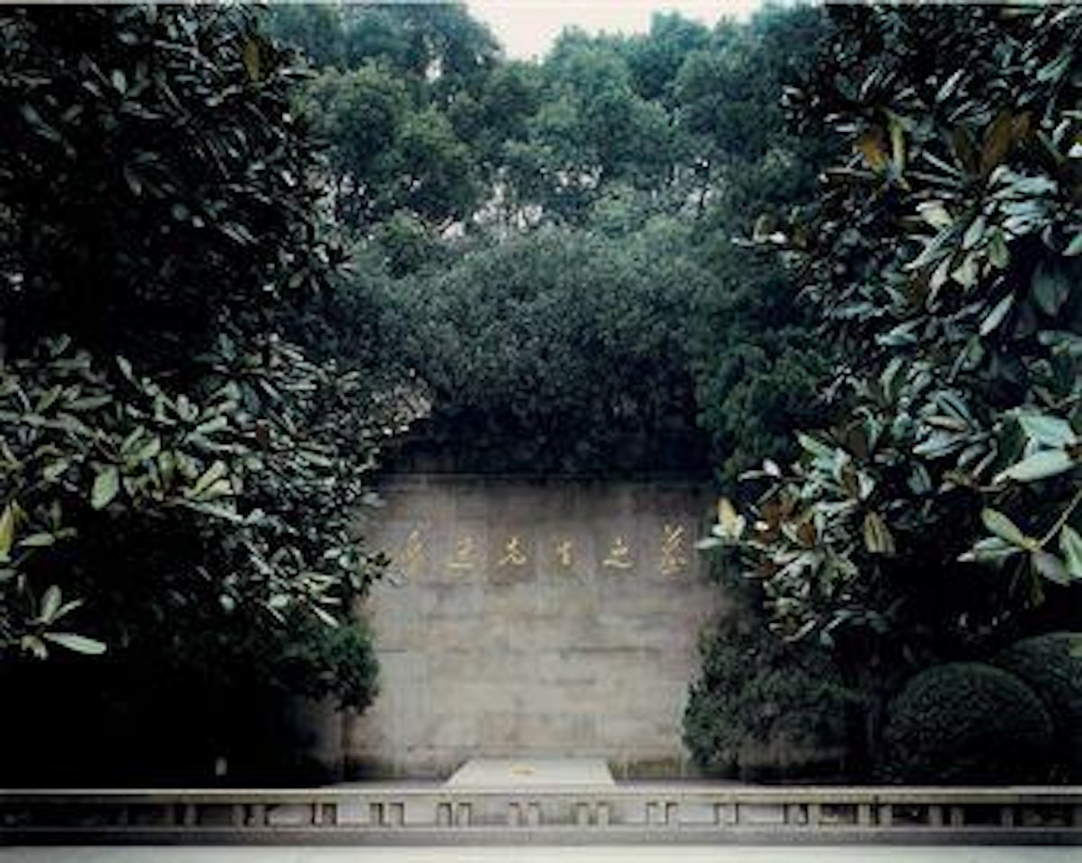 Grab von Lu Xun, Shanghai Express by Thomas Struth