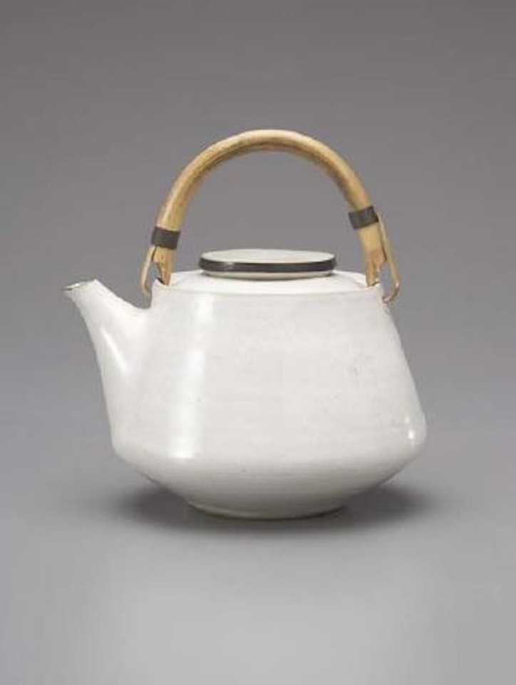 Teapot by Lucie Rie