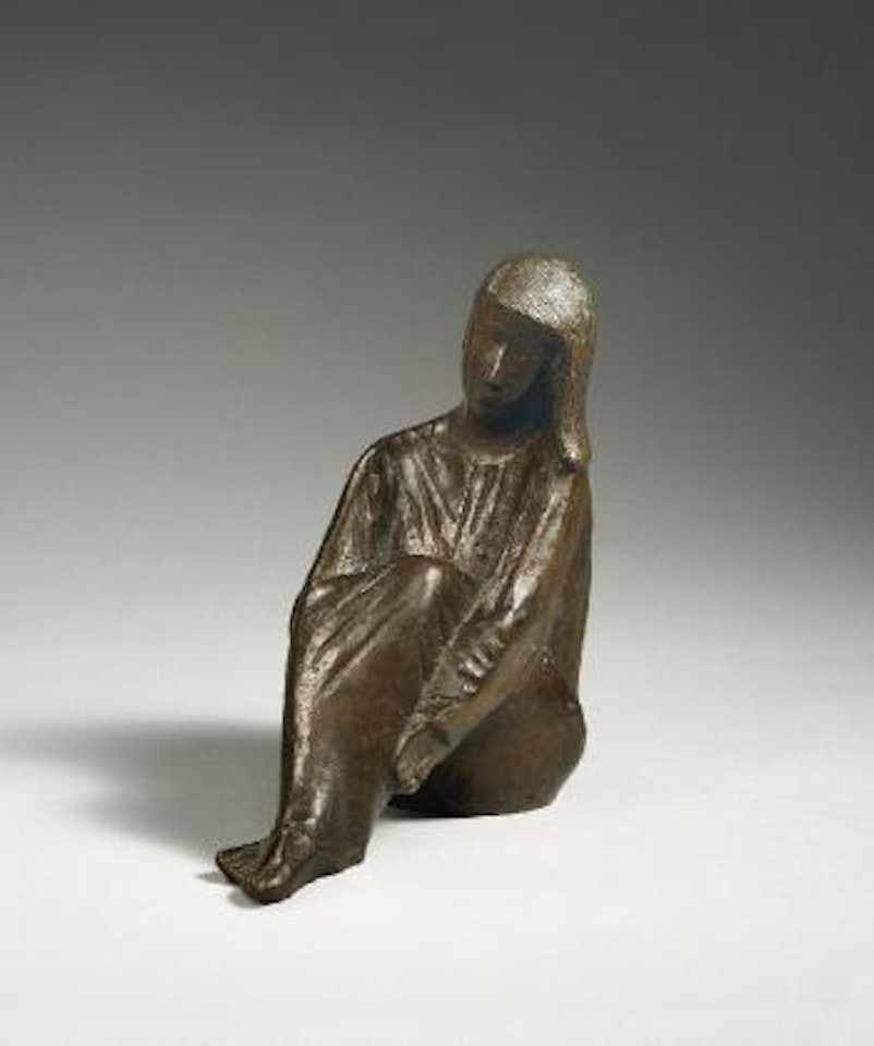 Kleine Sitzende im Hemd by Gerhard Marcks