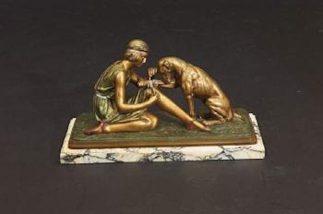 Femme pansant un chien by Demetre Chiparus