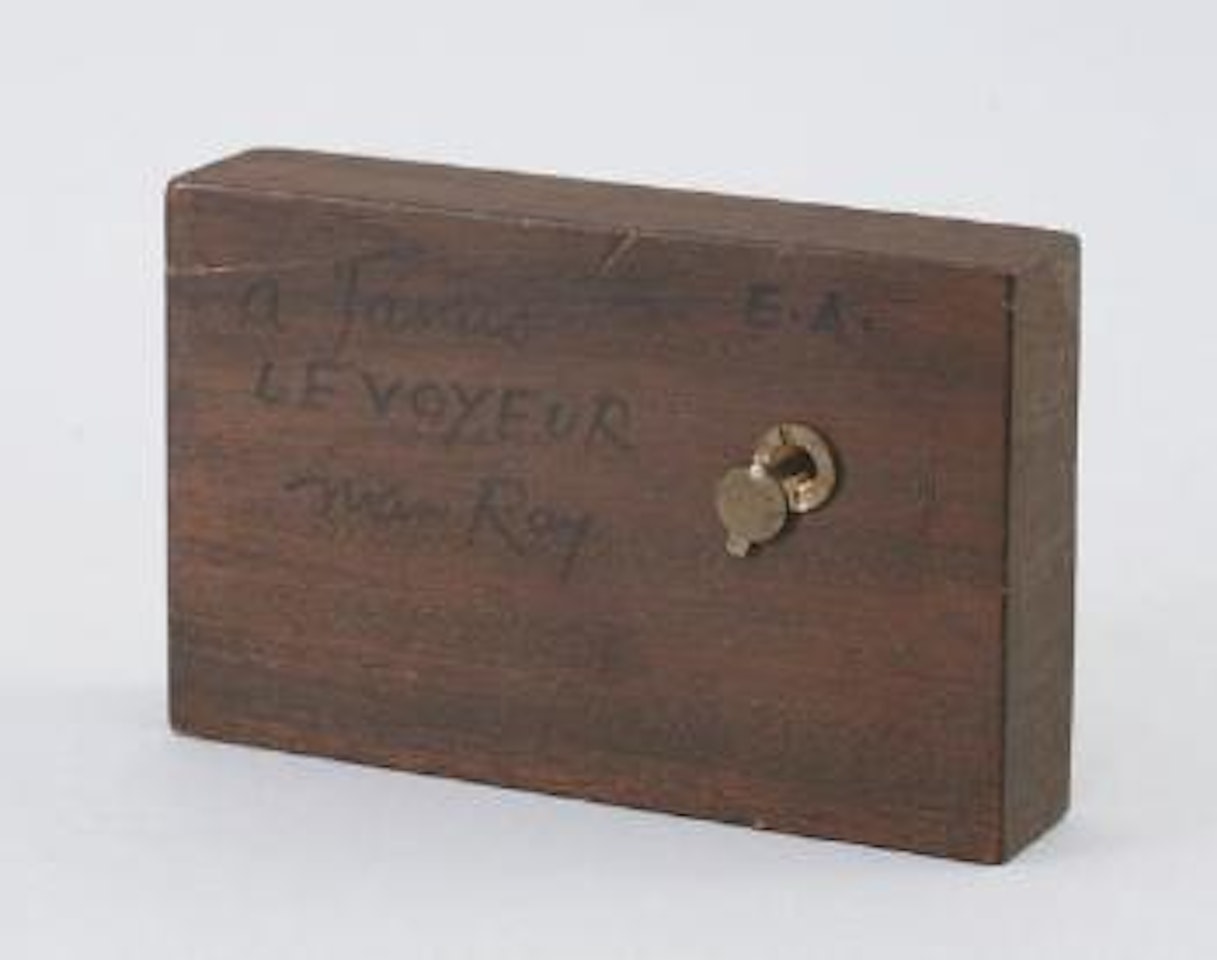 Le voyeur (Peeping Tom) by Man Ray
