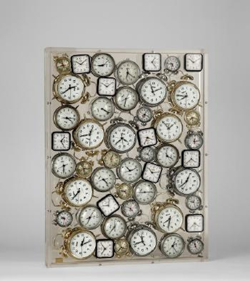 Accumulation de réveils by Arman