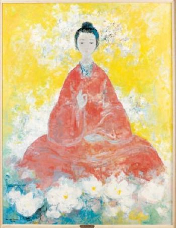Jeune femme plongée en méditation assise en padmasana vêtue d'une robe rouge sur un fond jaune by Vu Cao Dam