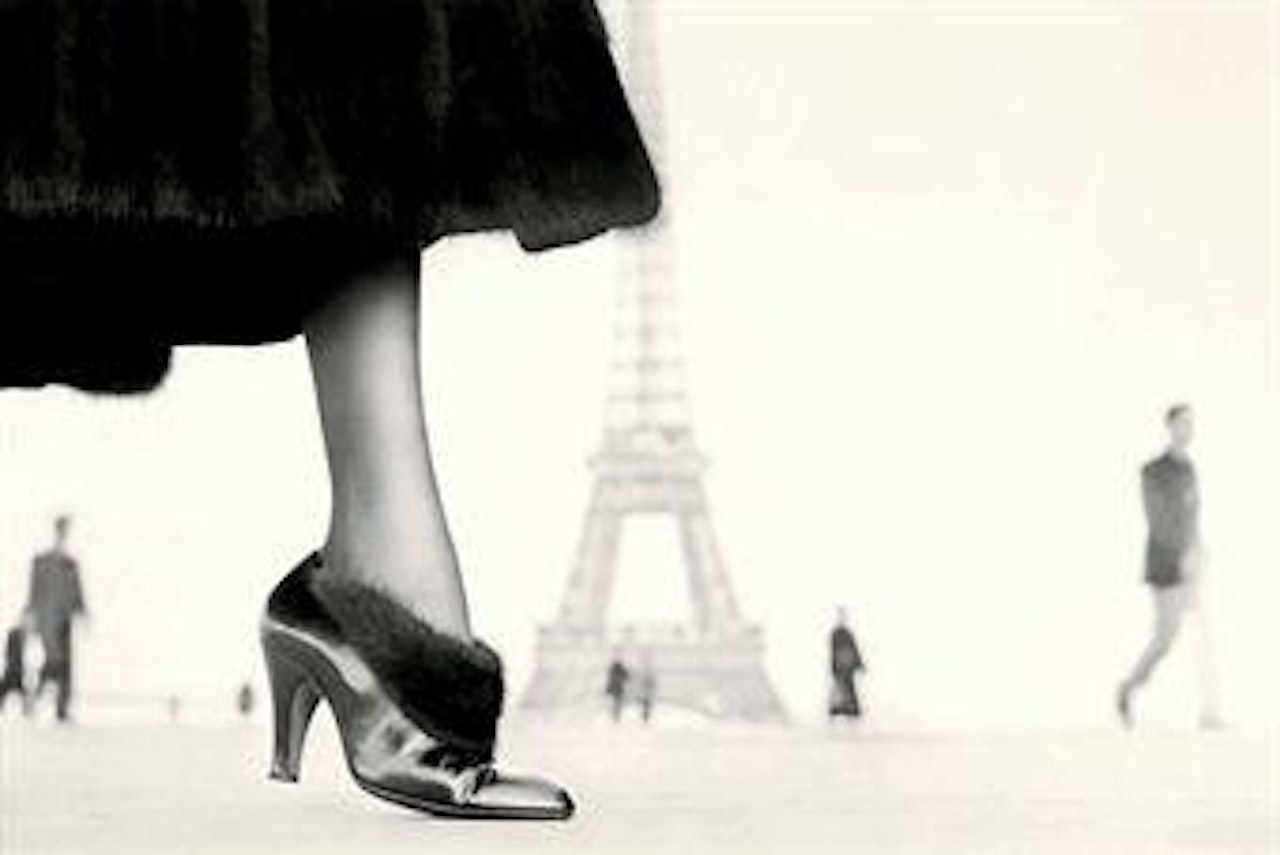 Shoe, designed by Perugia, Place du Trocadéro, Paris, August 1948 by Richard Avedon