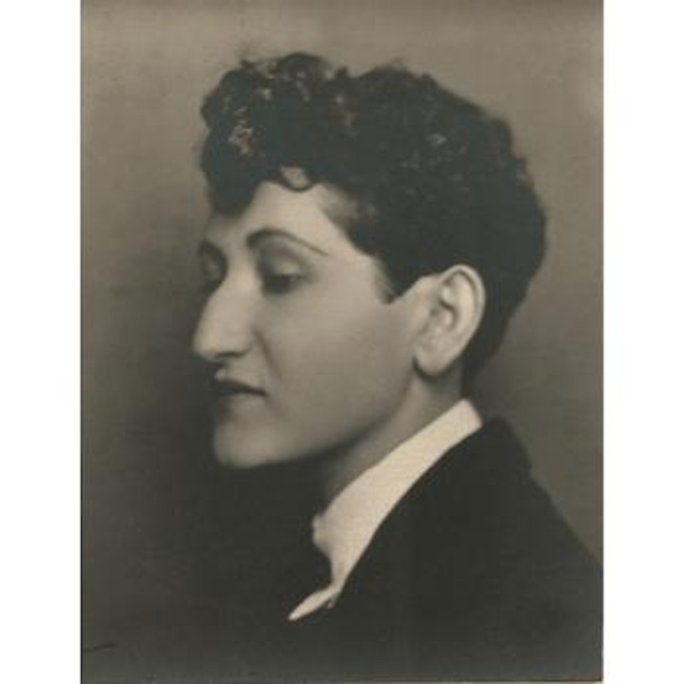 Portrait D'Anita Brenner by Tina Modotti