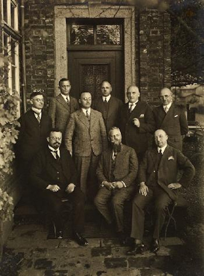 Gruppe von Bürgermeistern by August Sander