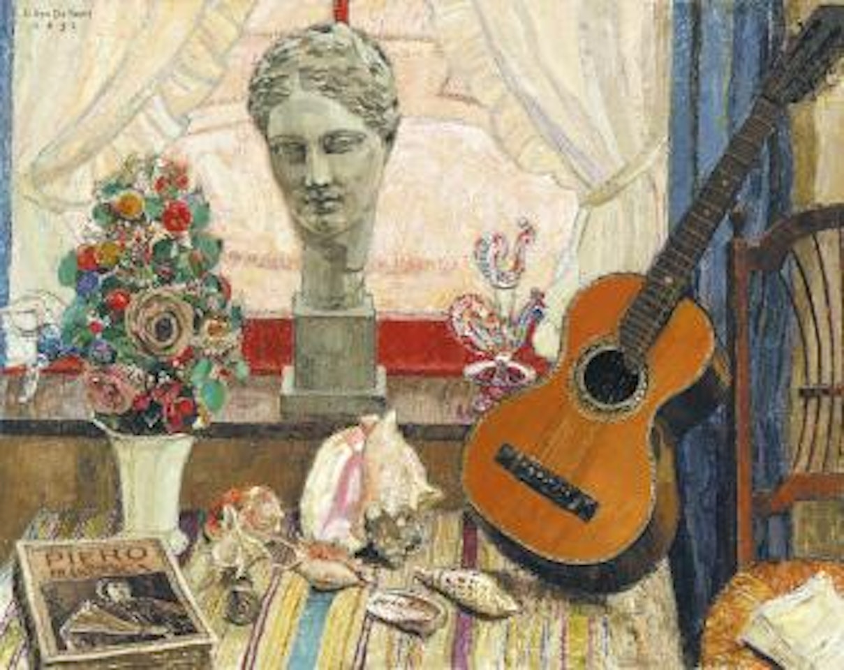 Intérieur aux coquillages, guitare et bouquet de fleurs by Leon de Smet