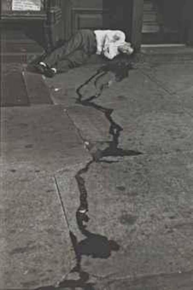 Bowery, Manhattan, New York, Etats-Unis by Henri Cartier-Bresson