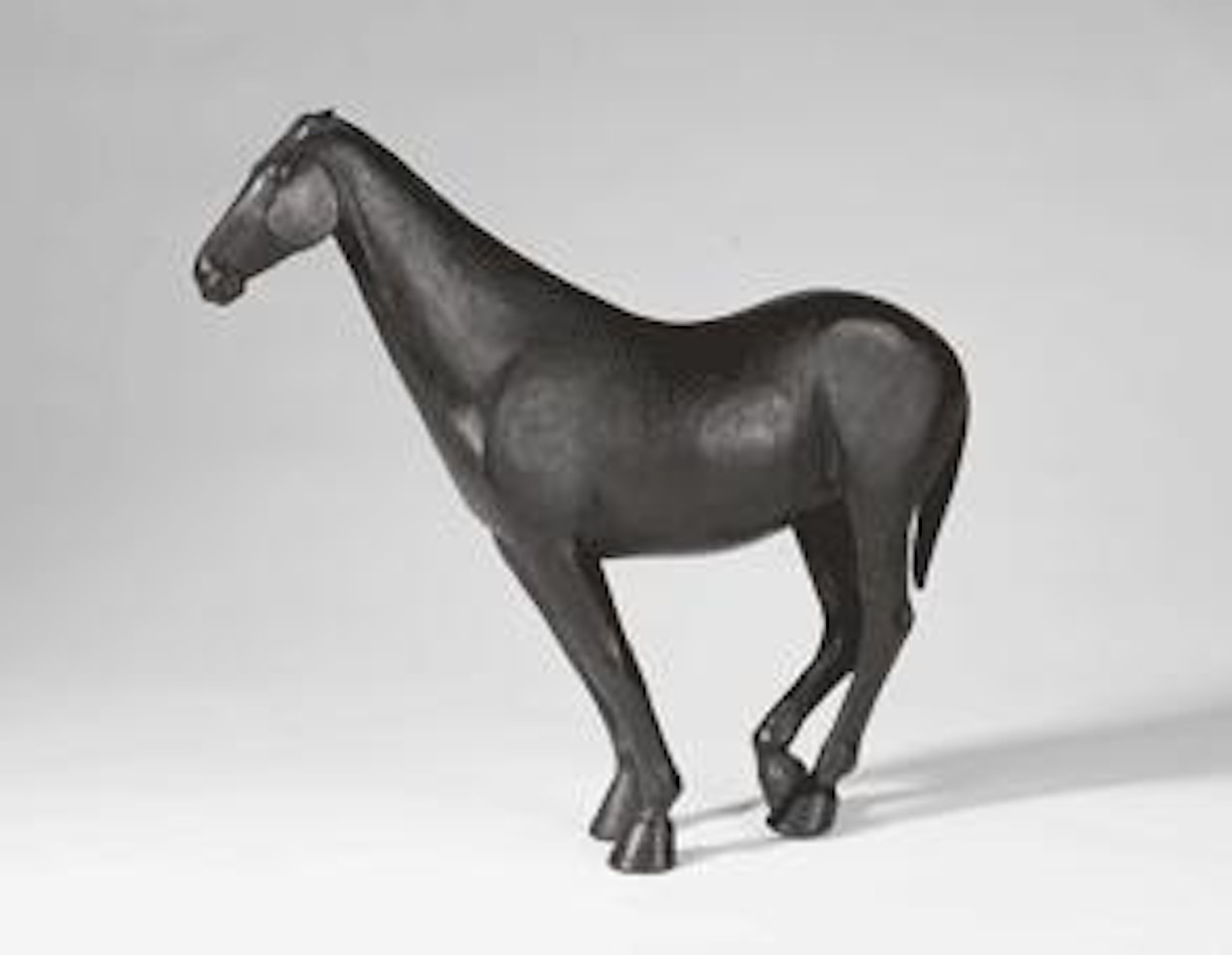 Stehendes Pferd, schonend by Gerhard Marcks
