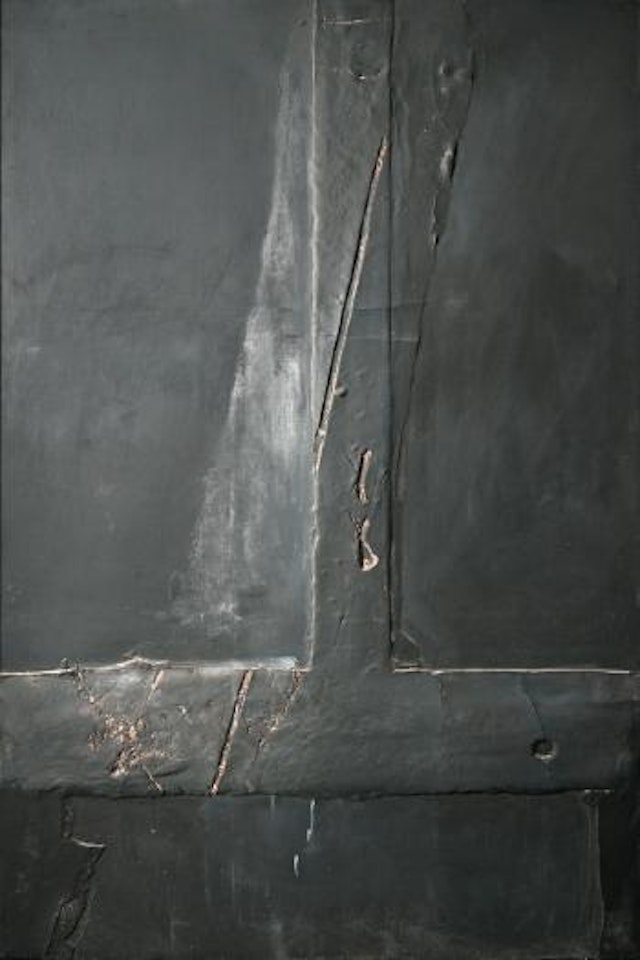 T renverse en noir by Antoni Tapies