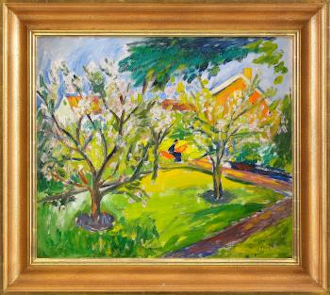 Kvinna i hängmatta bland blommande äppelträd by Ivan Ivarson