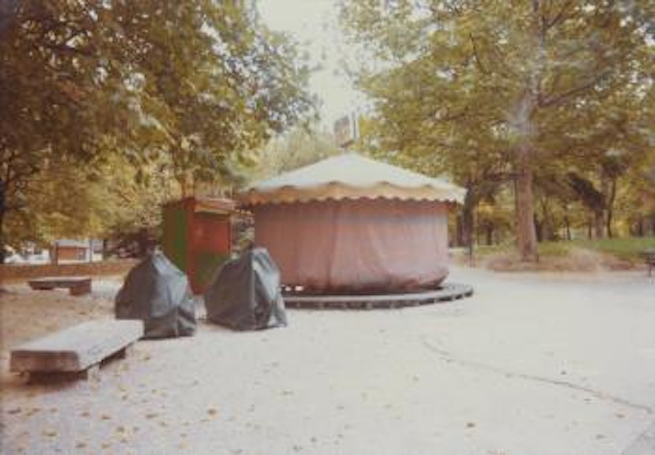Modena, 1973 (Série Kodachrome) by Luigi Ghirri