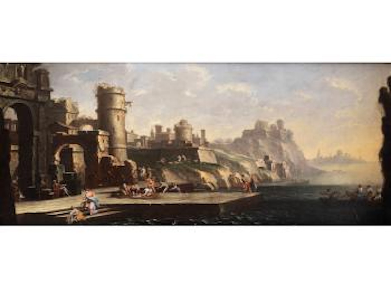 Ideales Landschaftsbild mit römischer Ruinenarchitektur an einer Landzunge mit rechts anstehendem Meeresufer by Gennaro Greco