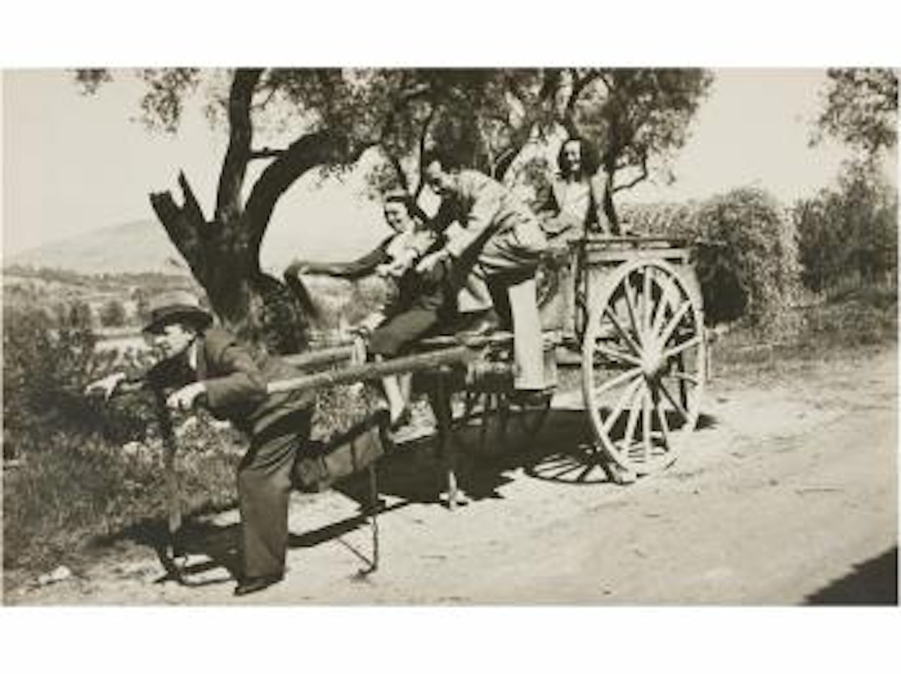 Man Ray, Nusch Éluard y la señora Cuttoli en un carro que simula estirar Paul Éluard, Saint Paul de Vence by Man Ray