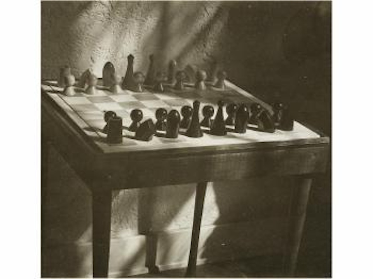 Ajedrez by Man Ray