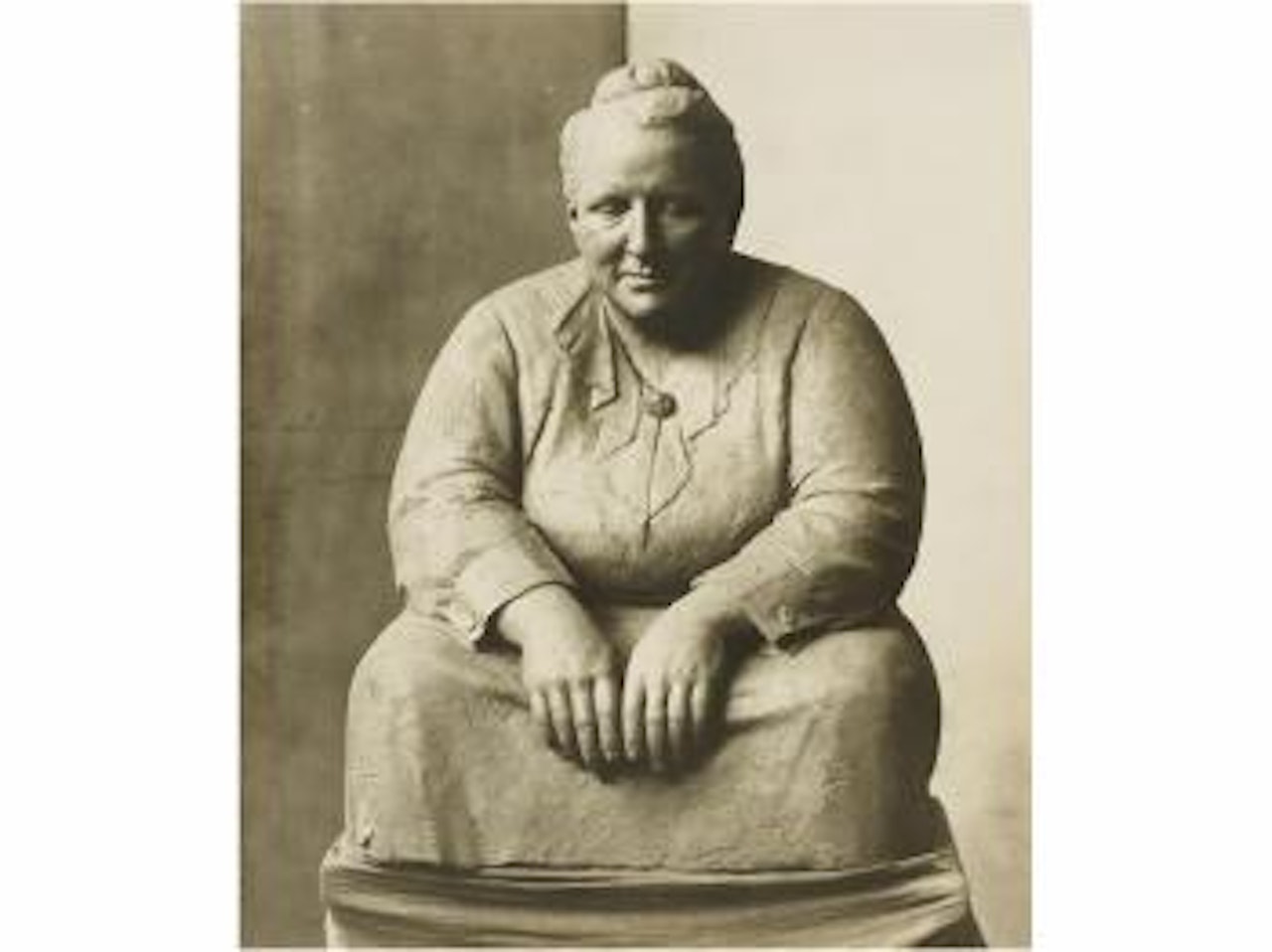 Escultura de Gertrude Stein realizada por Jo Davidson by Man Ray