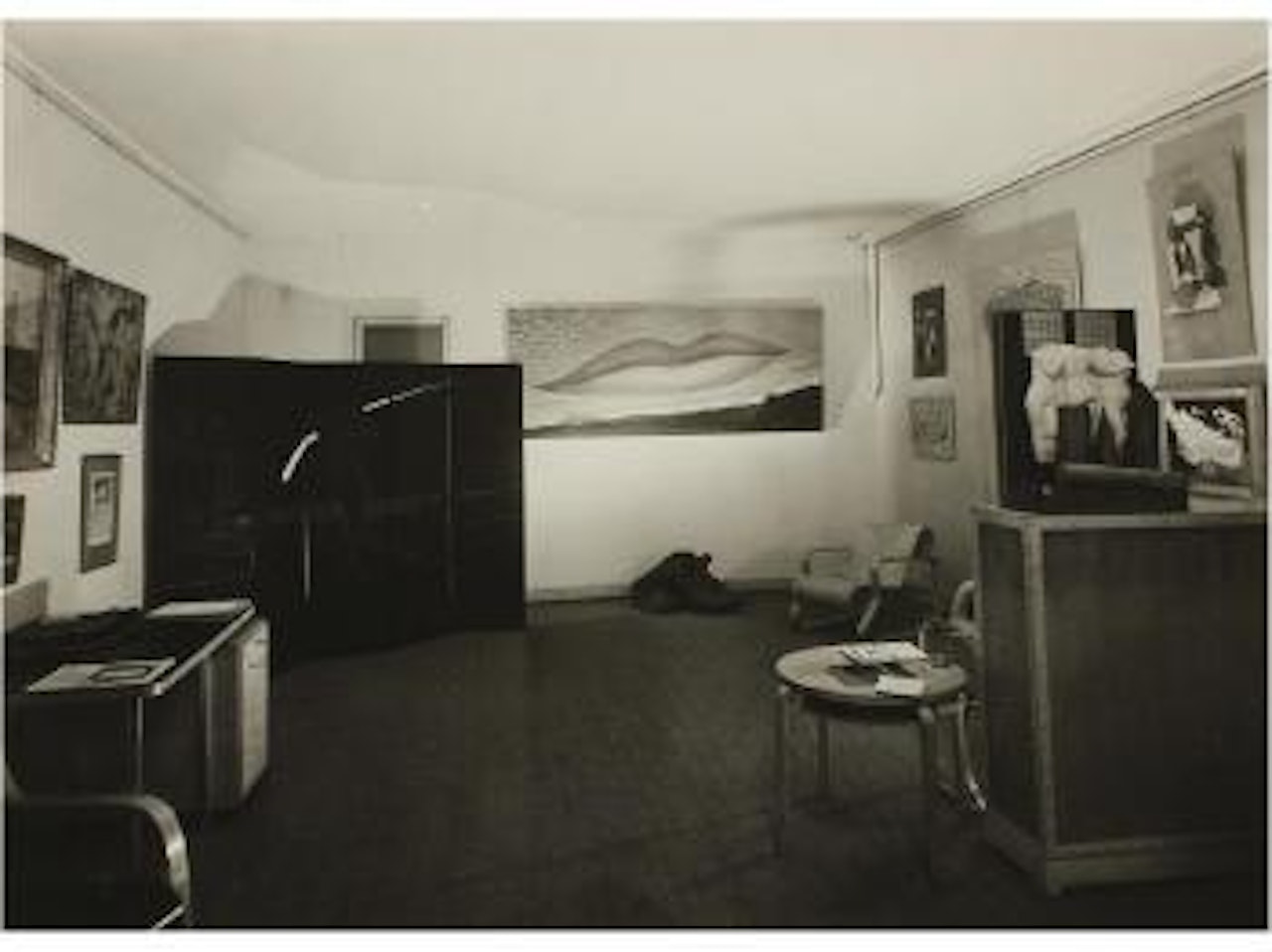 Exposición de Man Ray en Cahiers d'art, París by Man Ray