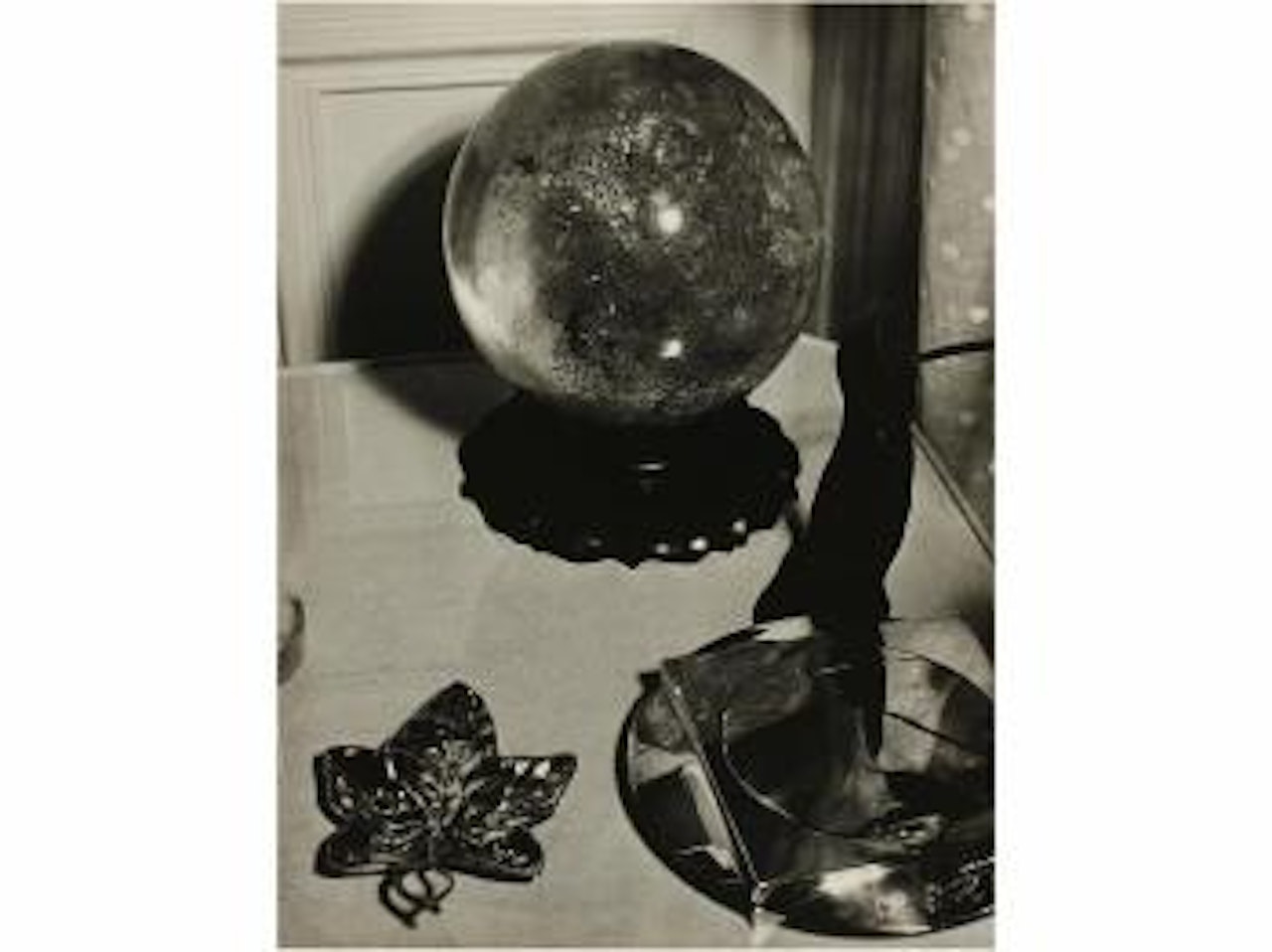 Naturaleza muerta by Man Ray