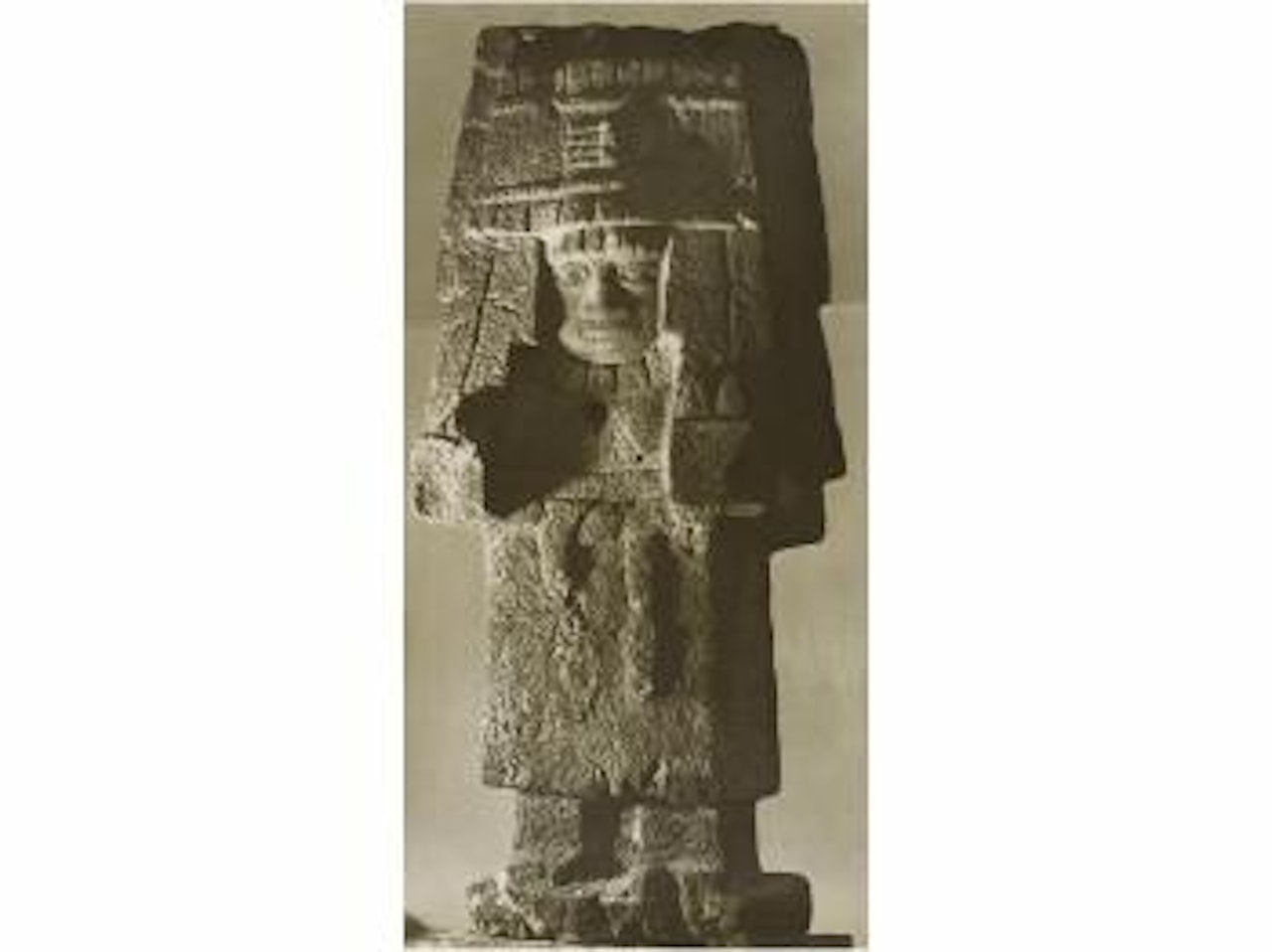 Estatua de Sudamérica by Man Ray