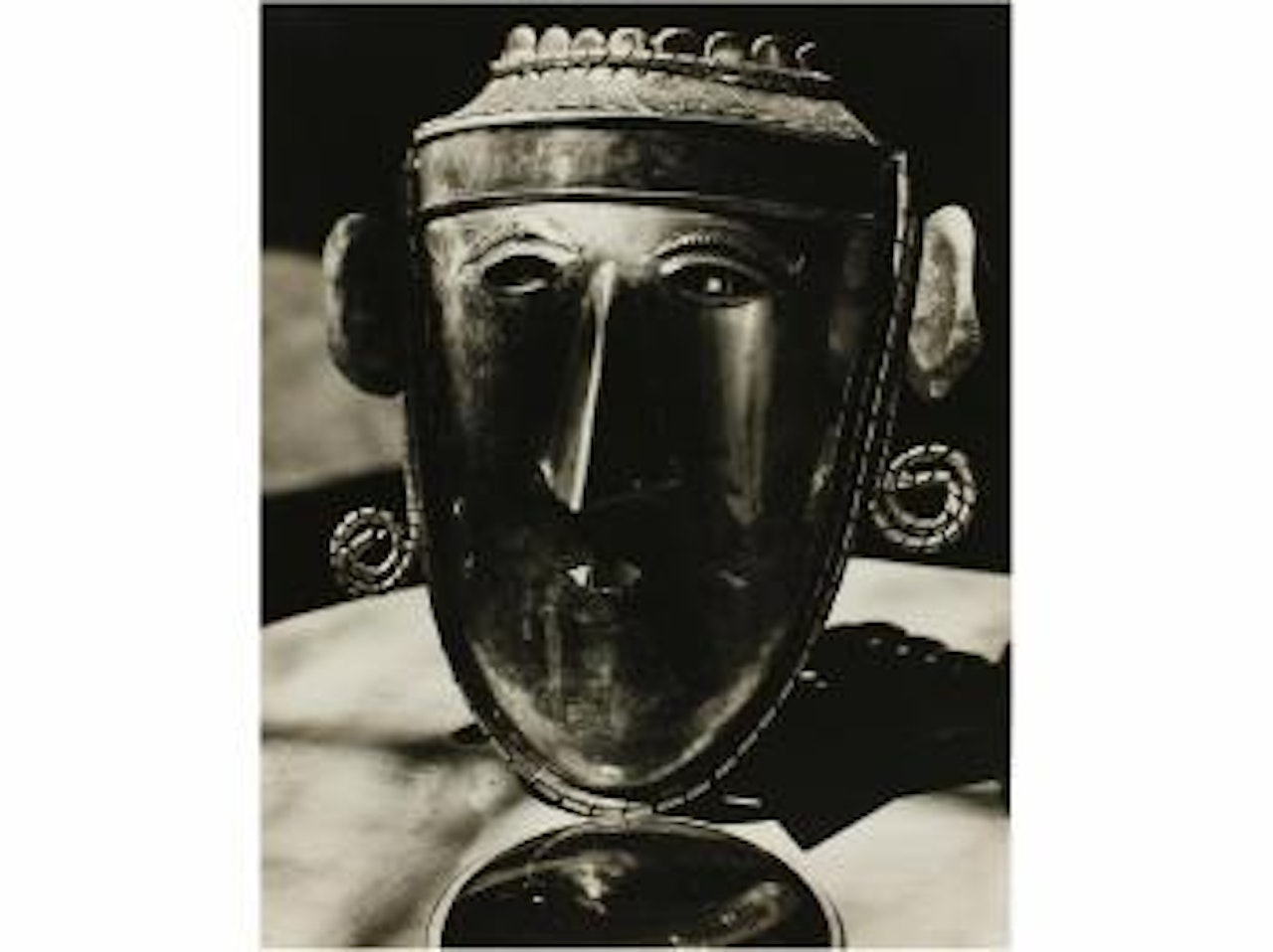 Máscara de metal by Man Ray
