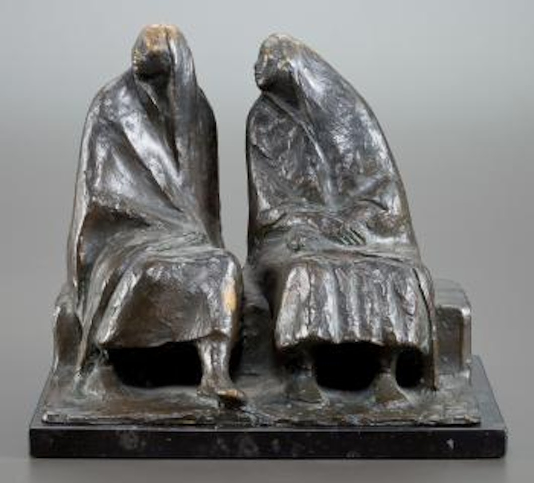 Madre e hija sentadas by Francisco Zuñiga