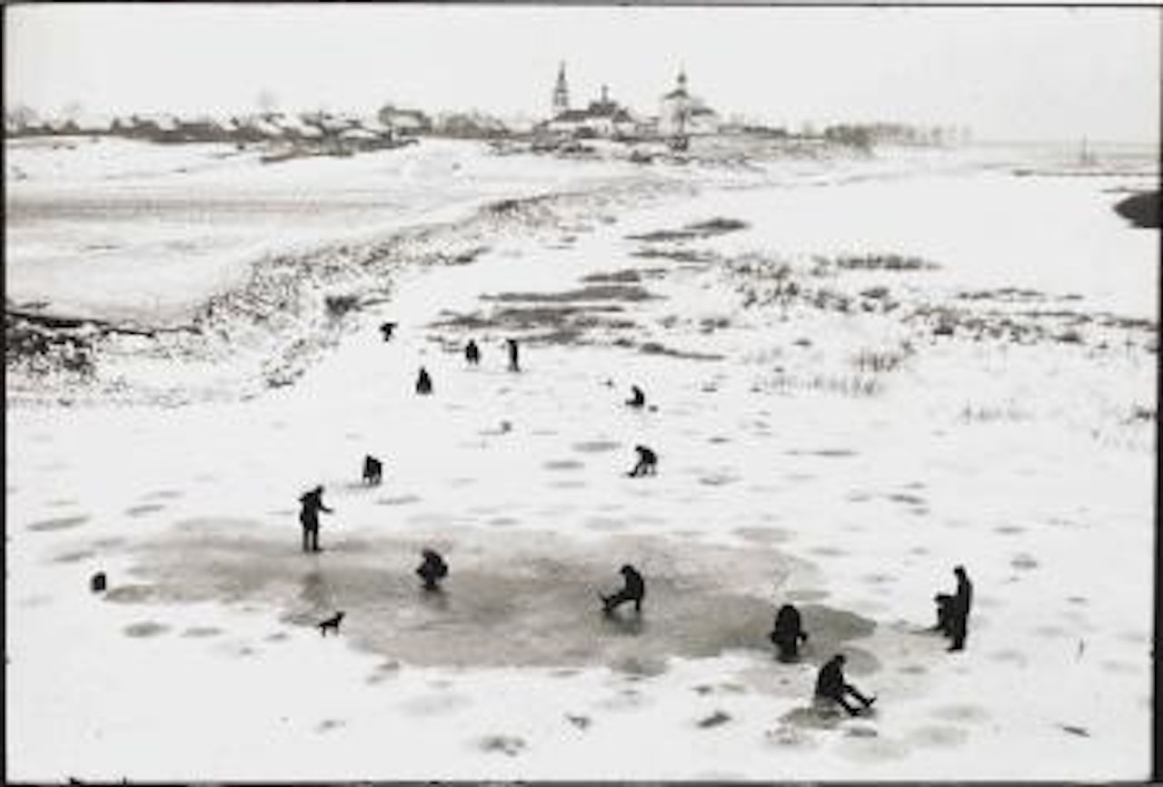 URSS, Kidekcha, Rivière Nerli (Souzdal) by Henri Cartier-Bresson