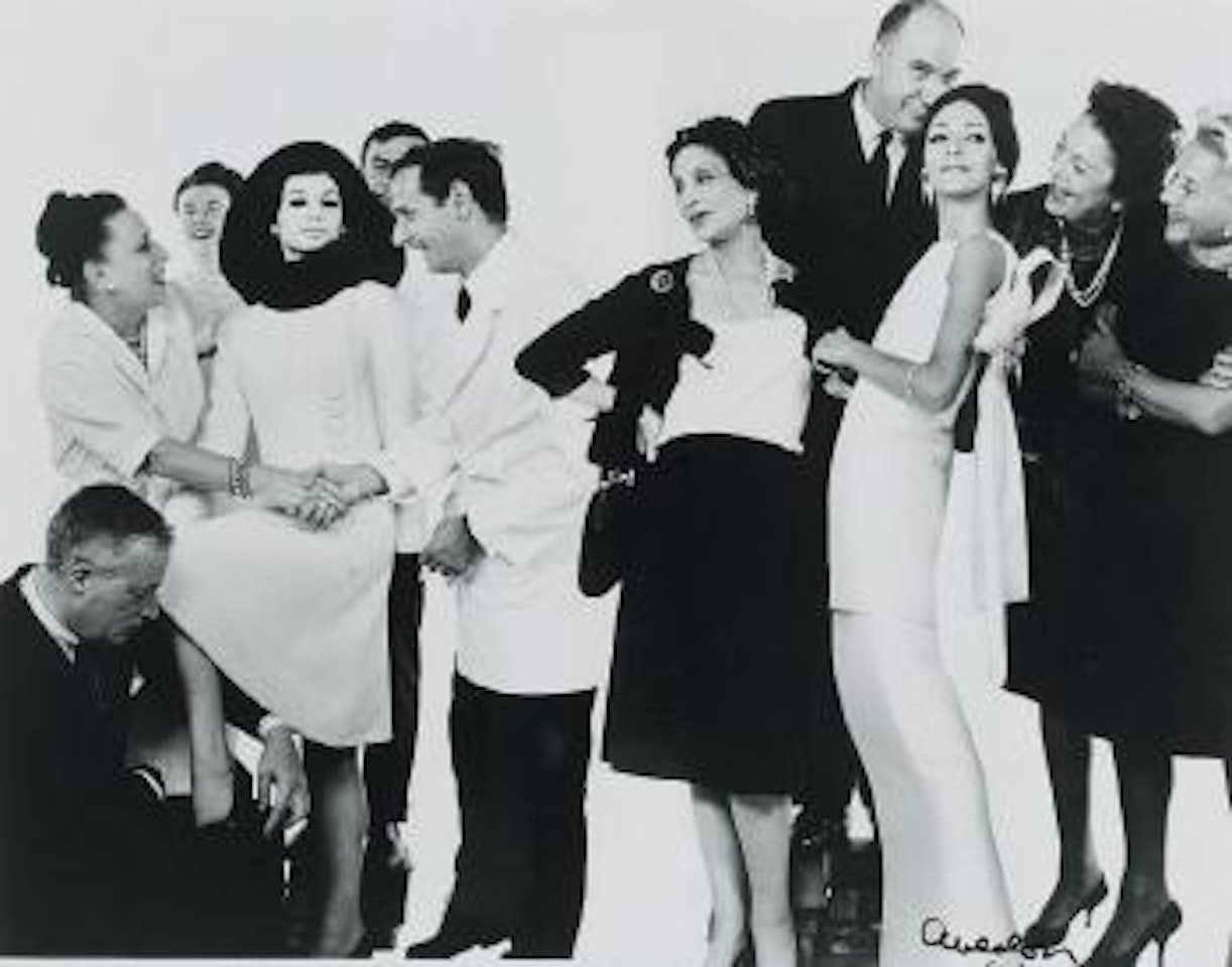 Mannequins et personnel de la maison de haute couture Dior by Richard Avedon