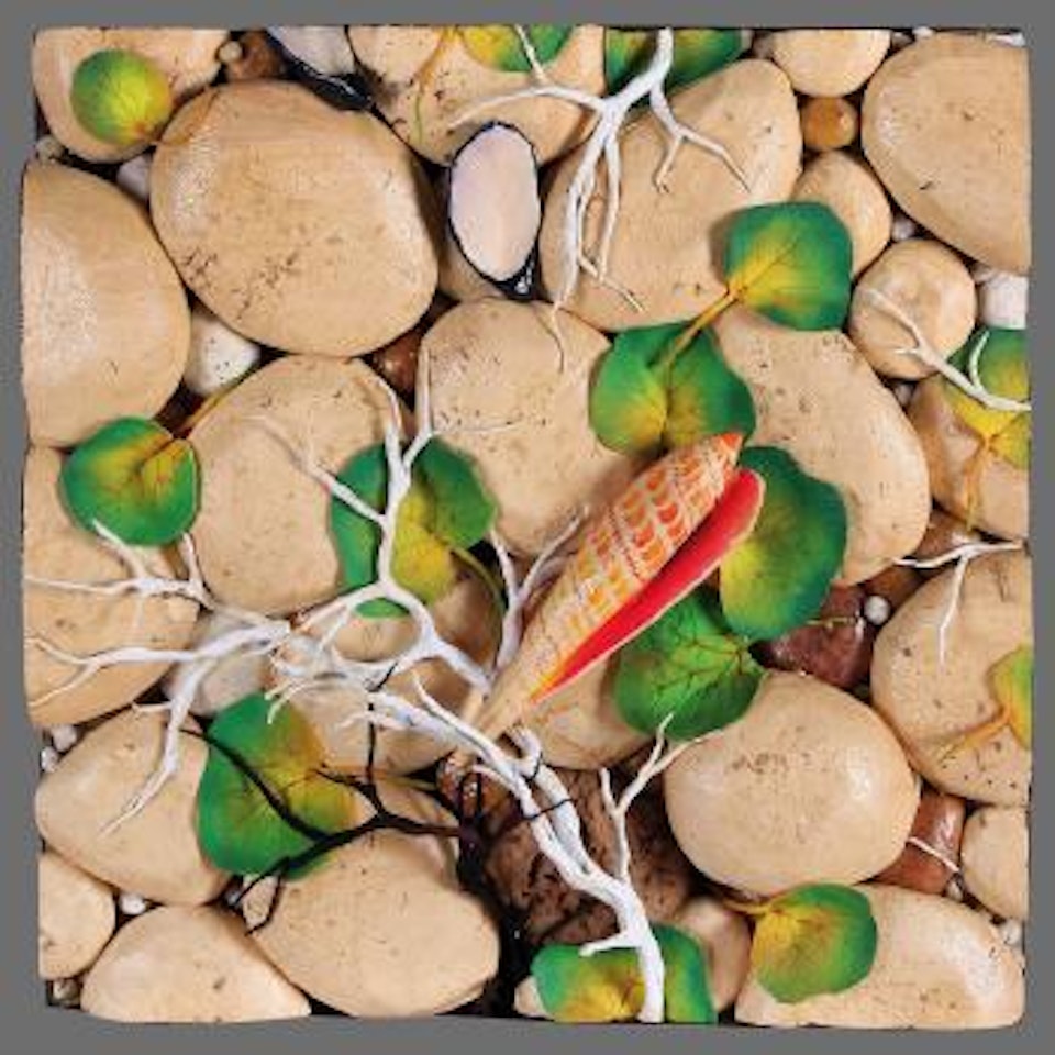 Spiaggia con mitra papalis by Piero Gilardi