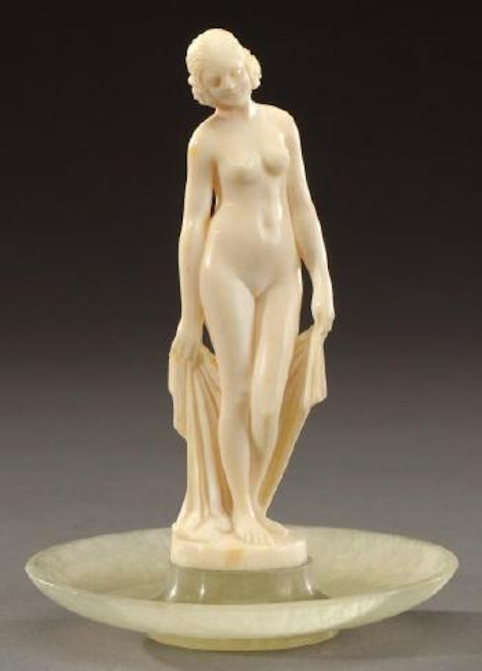 Jeune femme nue à l'antique by Demetre Chiparus