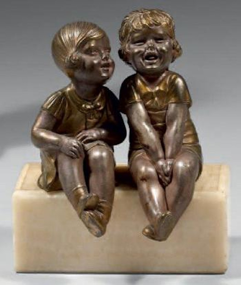 Deux petites filles assises by Demetre Chiparus