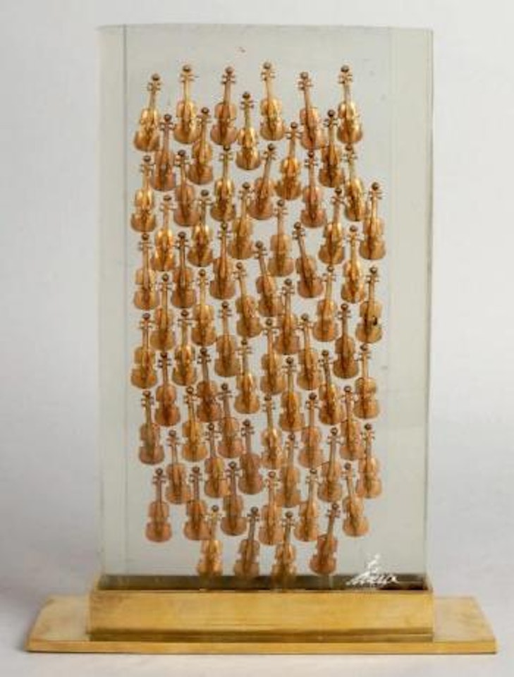 Inclusion de petits violons by Arman